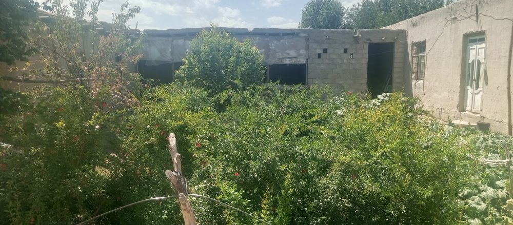 Ховли сотилади ,