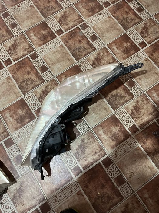 Dezmembrez subaru,Faruri subaru  legacy