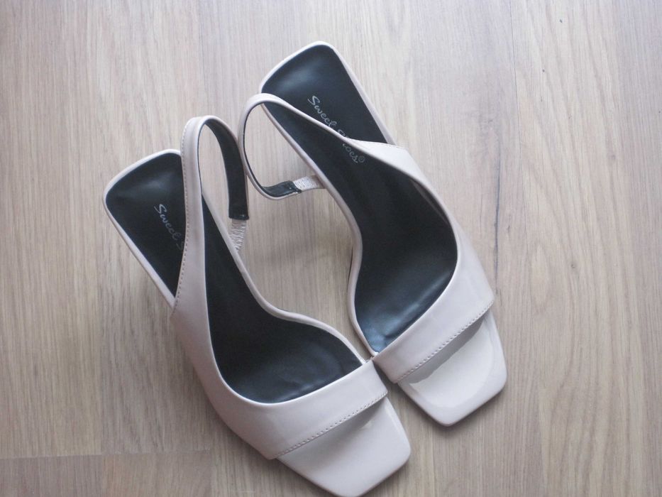 Елегантни дамски сандали
