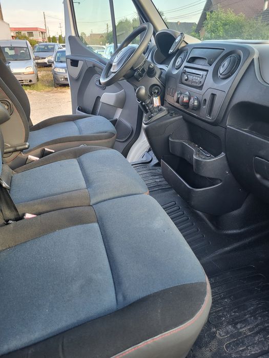 Vând Renault Master 2.3 DCI