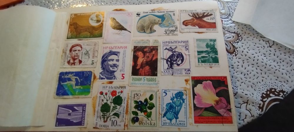 Колекционерски пощенски марки на всякакви теми.