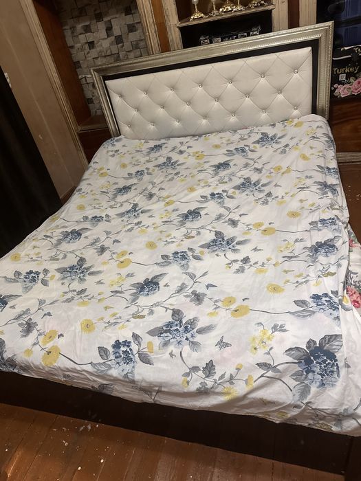 Двухспальный кровать