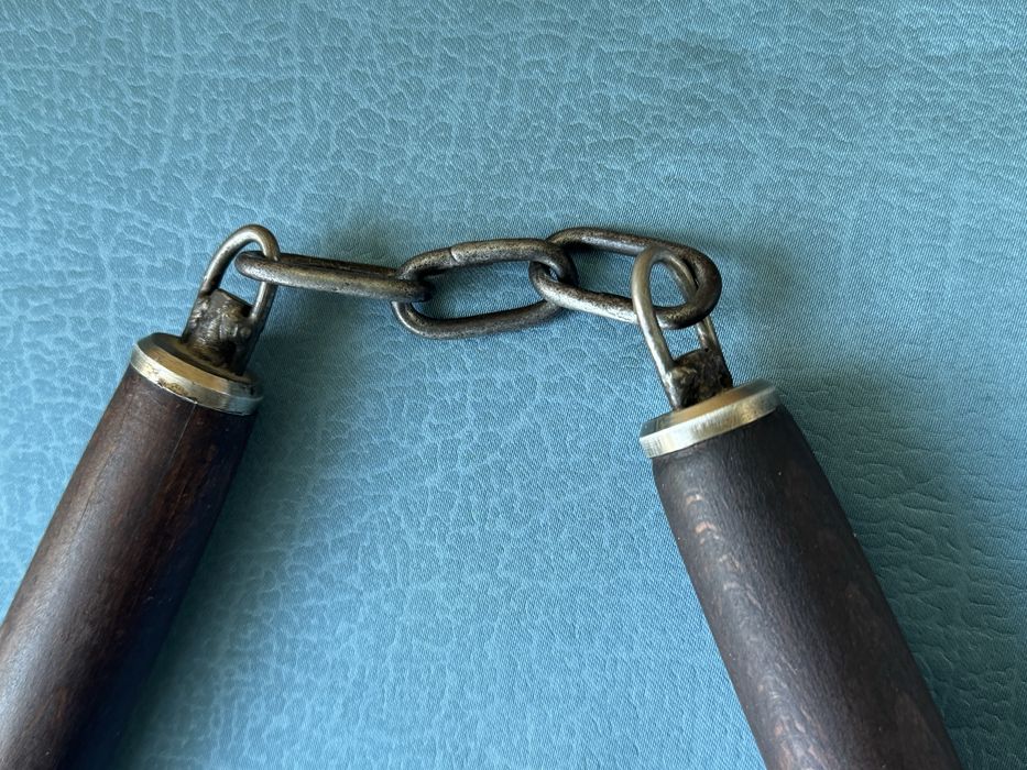 Старо дървено нунчаку