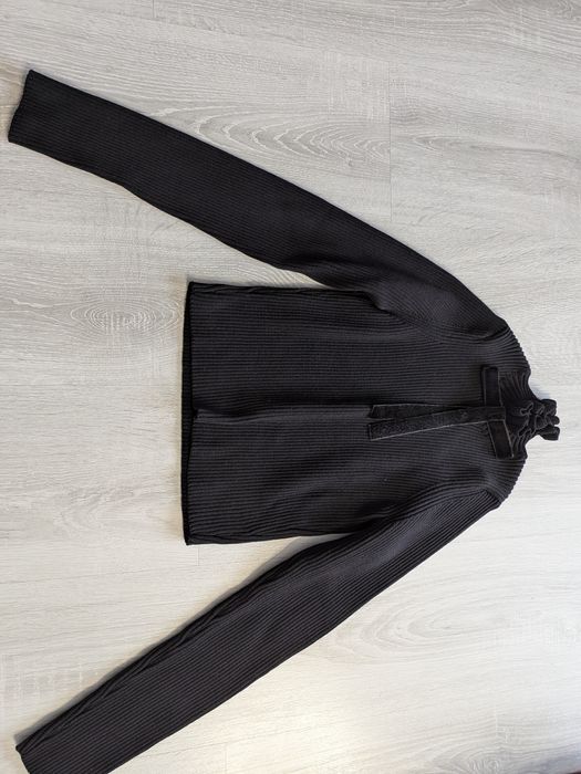 Helancă Zara neagră, tricot striat cu fundă catifea