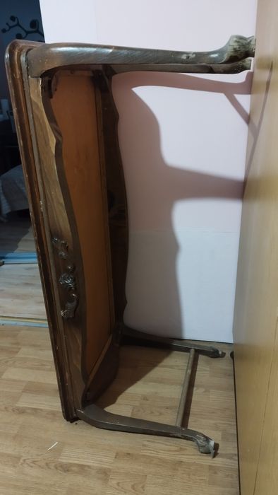 Класически мебели от дървен материал