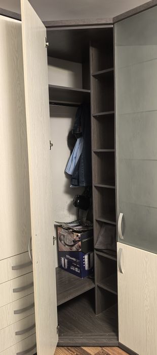 Продам шкаф угловой в идеальном состоянии