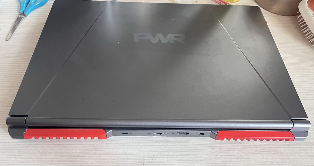 Продам ноутбук игровой