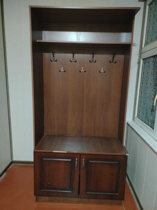 kiyim uchun shkaf sotiladi