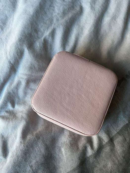 Кутий за бижута