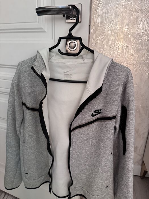 Nike teech зипка