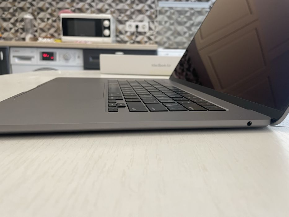 Macbook Air 15 M2 2023года.