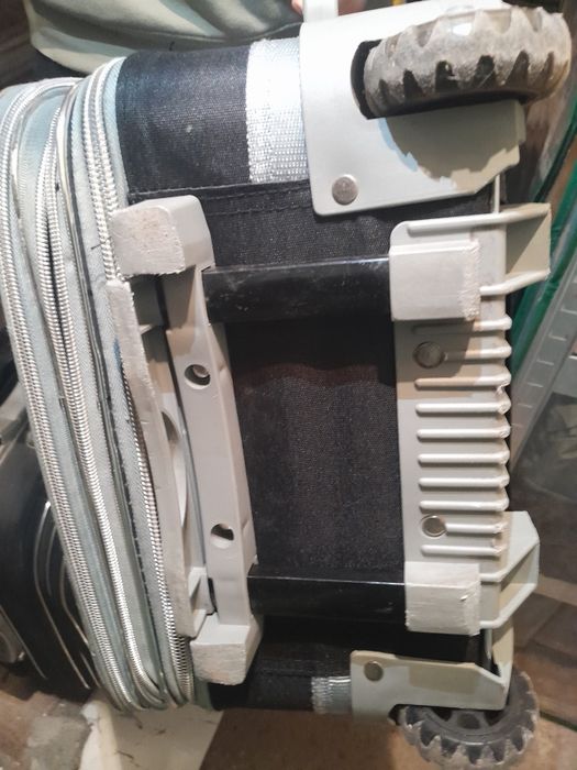 Много  здрав  куфар  Hugo с колелца