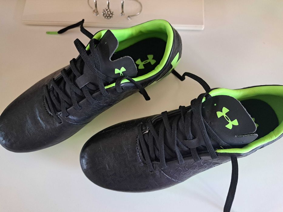 Бутонки за момче