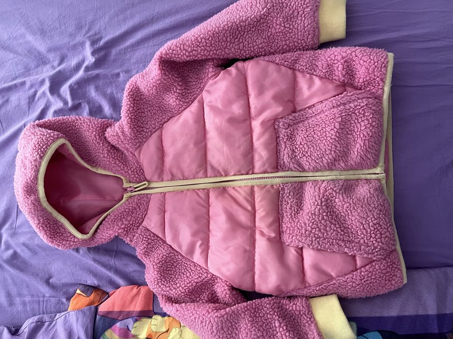 Преходни якенца за момиченце.