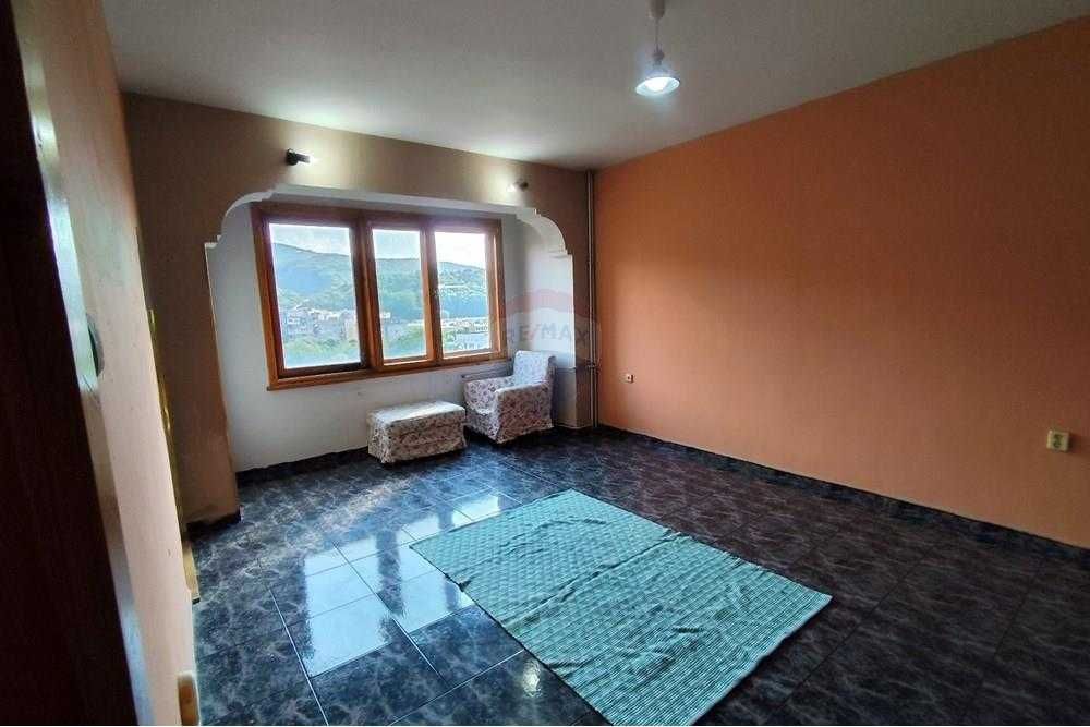 Продава се Двустаен апартамент в Перник, Рено - 74 кв.м за 1161 €/кв.м - Снимка #2