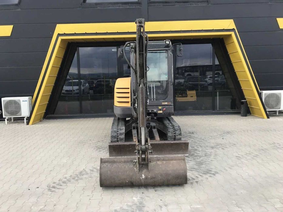 Багер Volvo EC27C