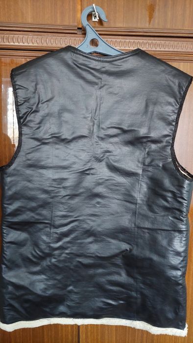 Теплая безрукавка