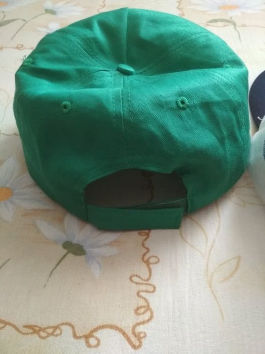 Шапки с козирка, чисто нови, 100% памук