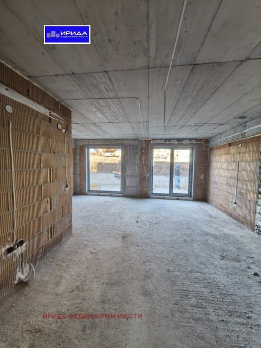 Тристаен апартамент в Банкя