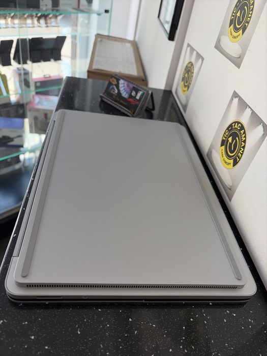 Microsoft Laptop Studio *Tic Tac Amanet*