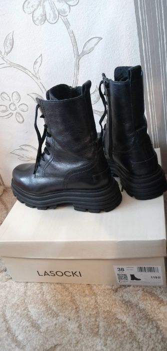 Дамски боти LASOCKI - естествена кожа