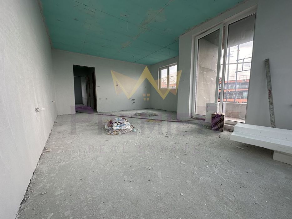 Продава се Тристаен апартамент в Варна, Изгрев - 98 кв.м за 1358 €/кв.м - Снимка #2