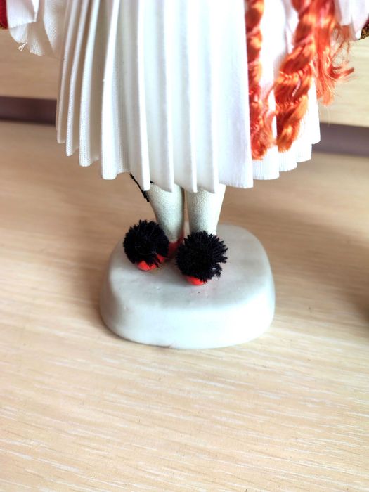 Колекционерски Порцеланови Фигури Национални Носии