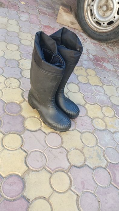 Продам резиновый сапоги 2000