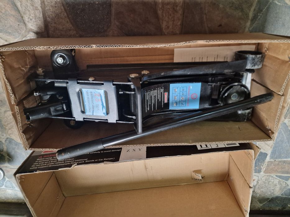 Cric hidraulic 2.5 t nou de calitate