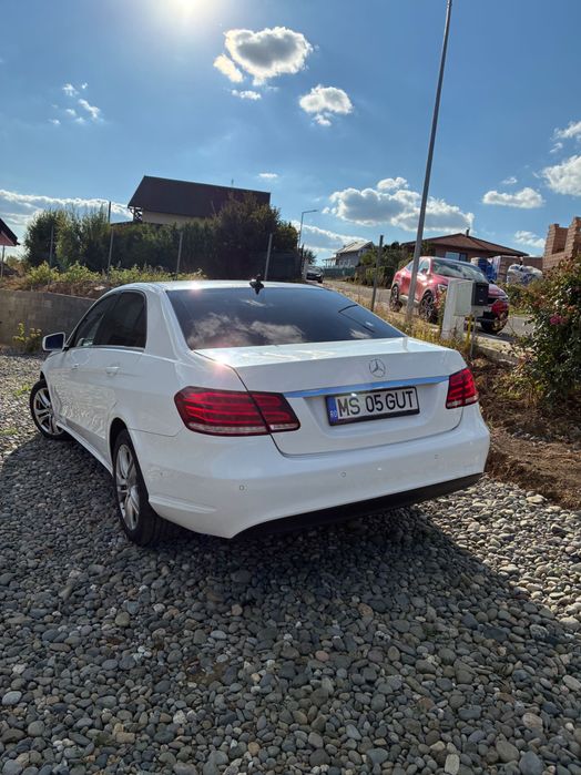 Vând Mercedes clasa E
