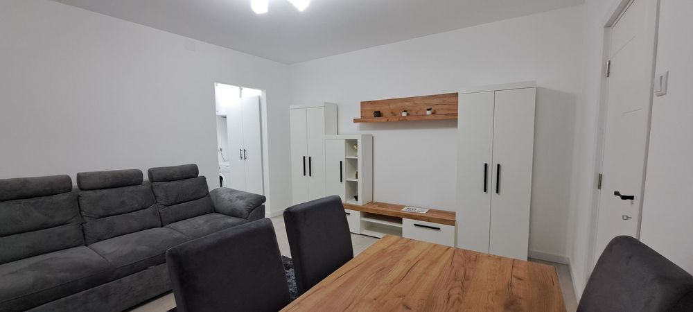 Inchiriez apartament in regim hotelier
