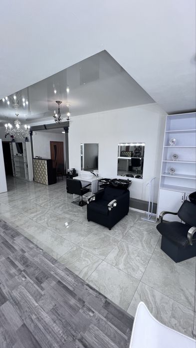 Сдам кресло в салоне для мастеров