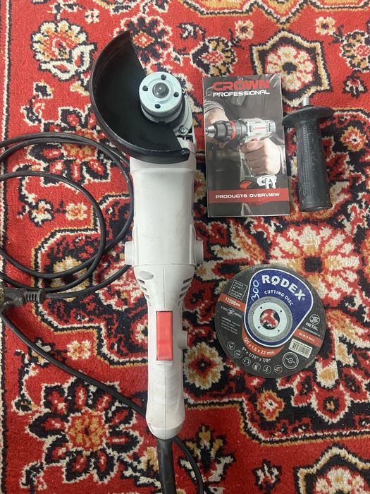 Электрическа дрель и болгарка