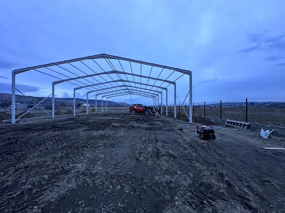 Hala metalica structura demontabila cu prindere pe suruburi Montaj
