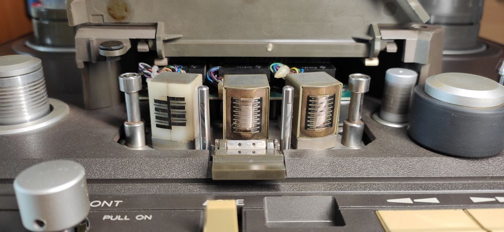 Magnetofon TASCAM 38-8 tracks