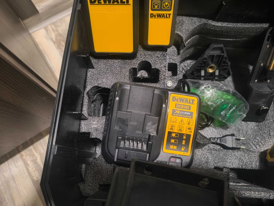 Ротационен лазерен нивелир DEWAlT