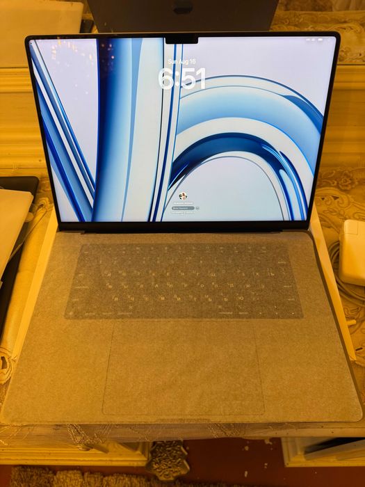 MacBook Pro 16″ M2 Max — 32GB / 1TB / 38 GPU