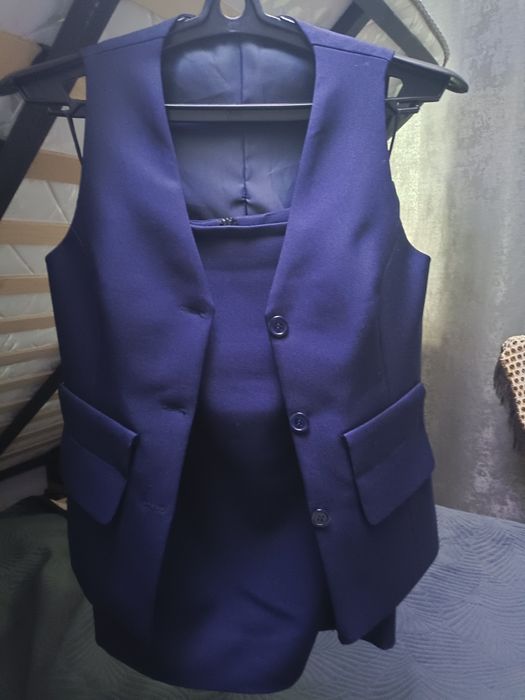 Продам школьный костюм на подростка женский 42р,44р,46р.