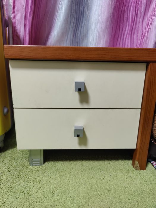 Тумбочка продам.