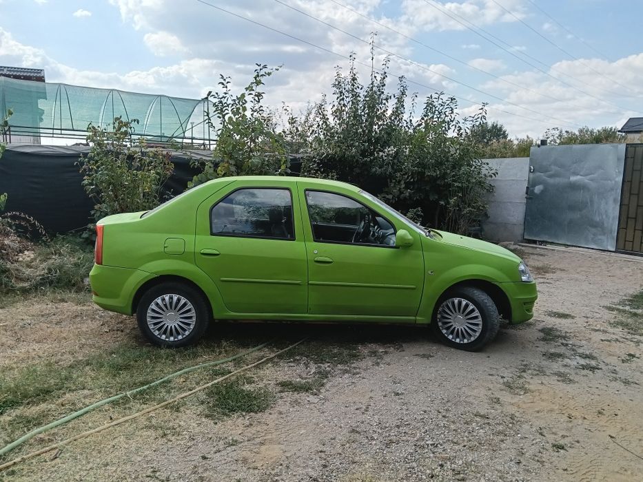 Vând Dacia Logan
