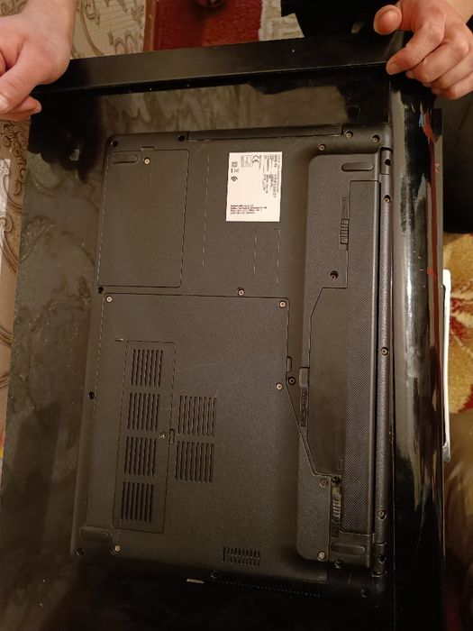 Noutbook 4/512 pamyet qoʻyilgan VEDIO kartasi bor