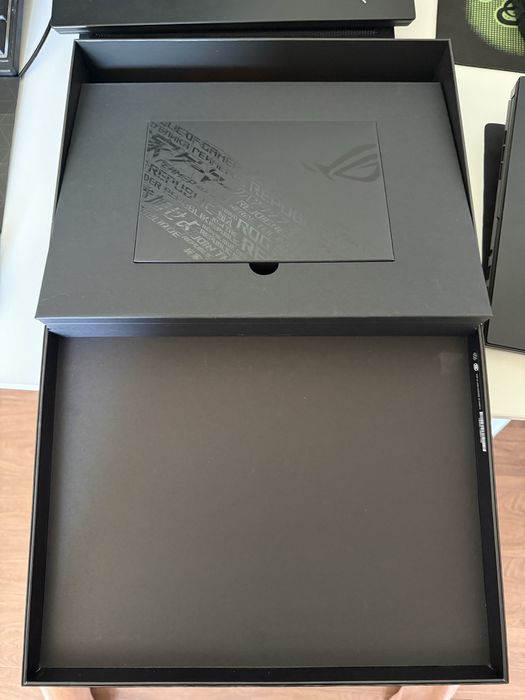 Asus Rog Zephyrus DUO 16 GX650P