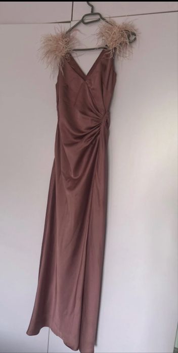 Rochie cu pene eleganta de seara