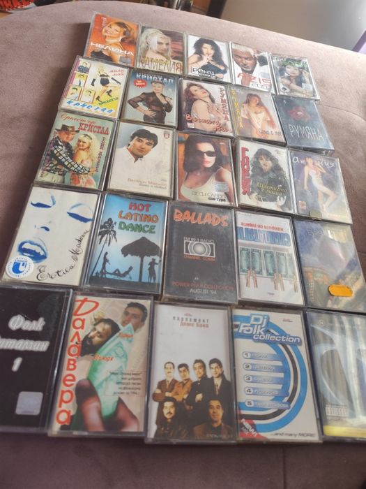 Аудио касети на различни певци