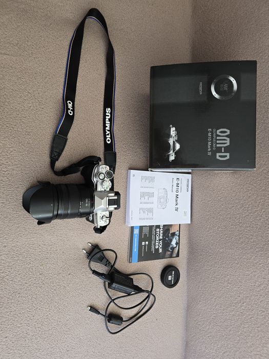 Mirrorless Olympus OM-D E-M10 Mark IV   NOU  cu obiectiv 14-140
