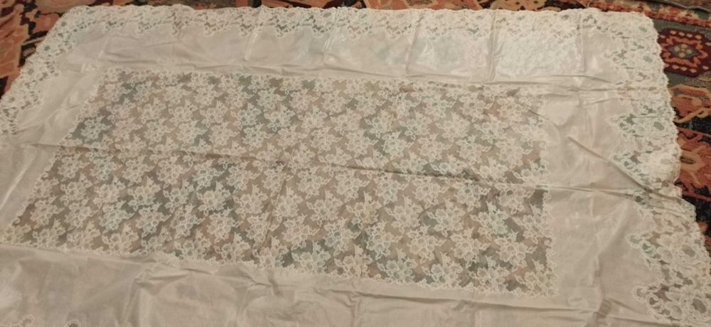 Fata de masa dantelata, impermeabia, 2.20 m