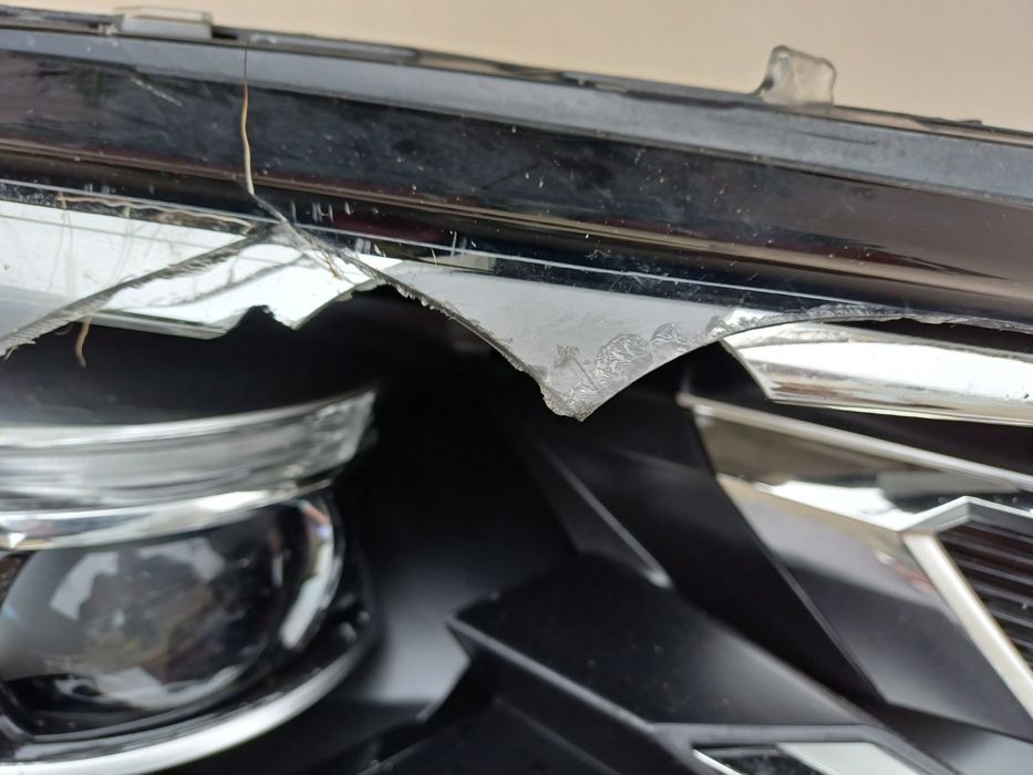 Десен фар за Vw Multivan T6