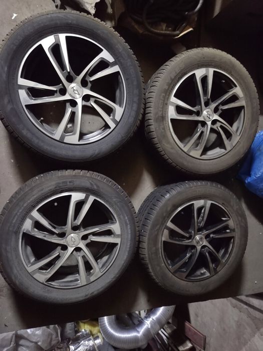 Продаю б/у с дисками и шинами