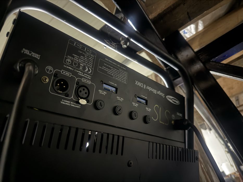 Blinder 8 Dmx. SHOWTEC   Ca noi !