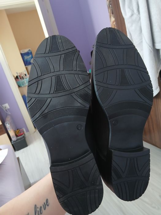 Нови мъжки обувки от естествена кожа